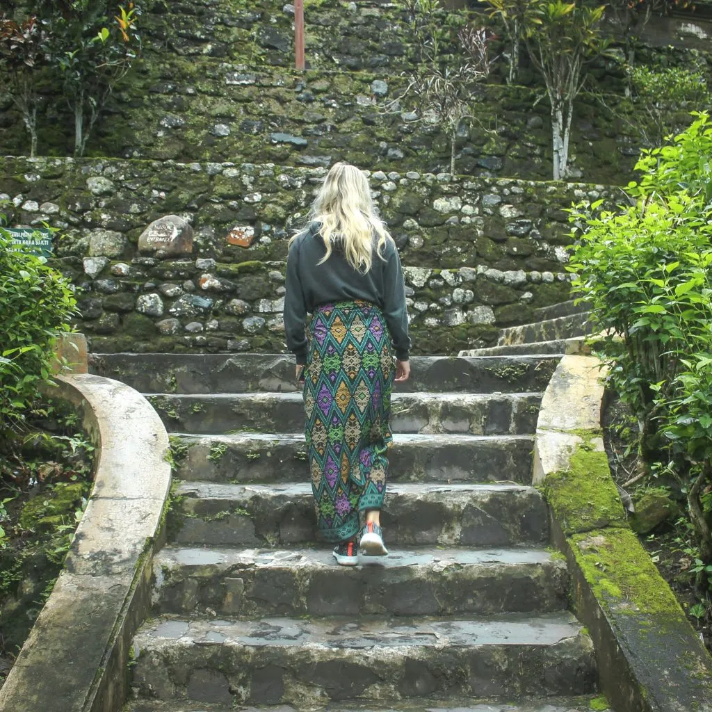 https://vabeau.crea8ivedev.com/wp-content/uploads/2026/02/imgi_73_women-on-stair-1024x1024-1.webp
