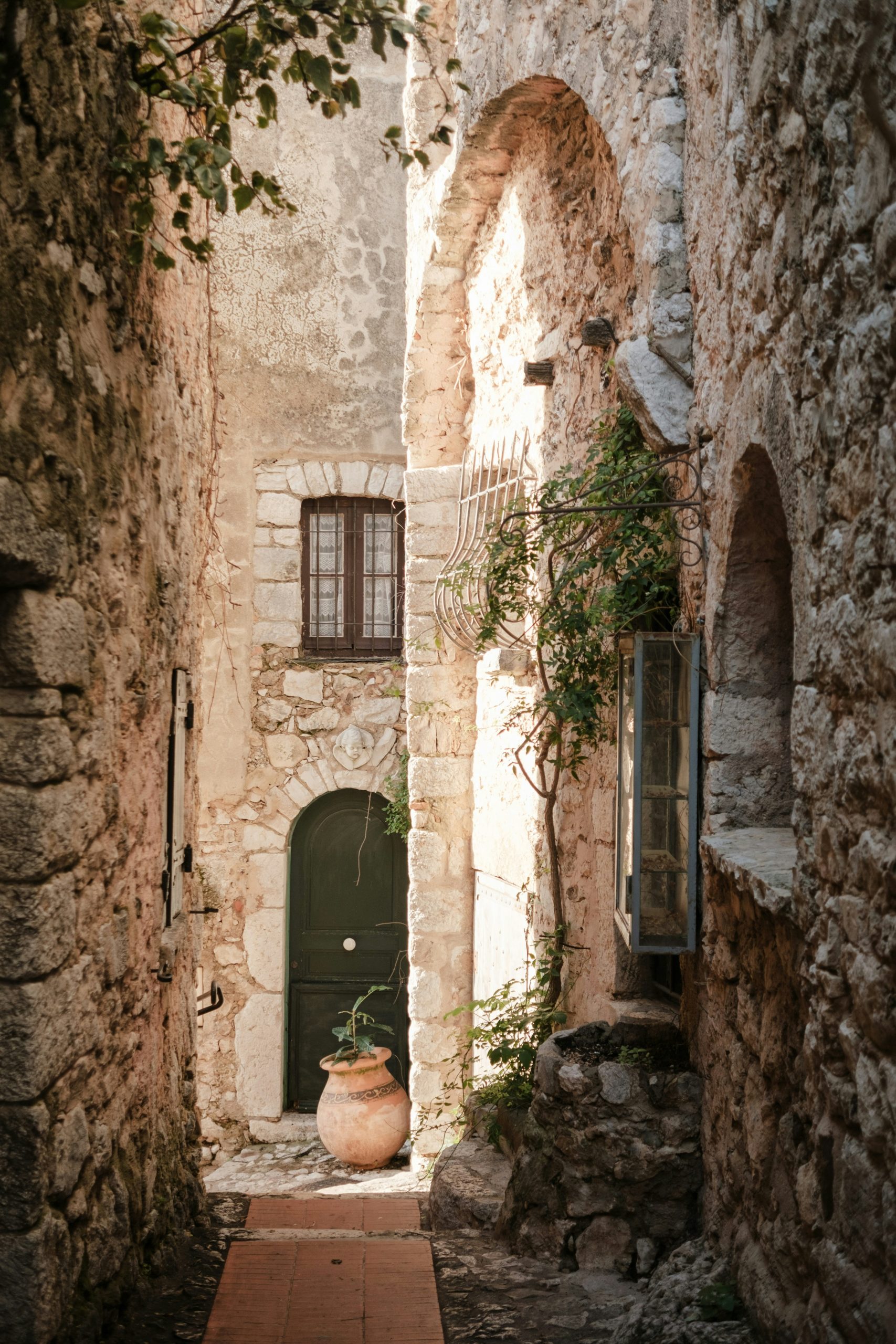 https://vabeau.crea8ivedev.com/wp-content/uploads/2026/05/artem-r-dwB9zf4GTSQ-unsplash-scaled.jpg
