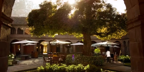 mon-gst-courtyard16